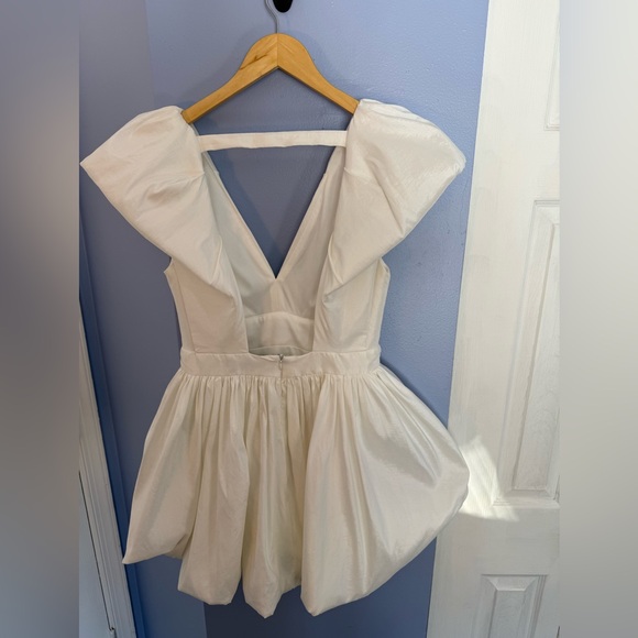 AKIRA White Bubble Hem Mini Dress Open Back Size M - Picture 2 of 9